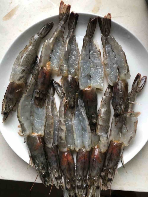 蒜蓉粉絲開背蝦的做法-咸鮮味蒸菜譜