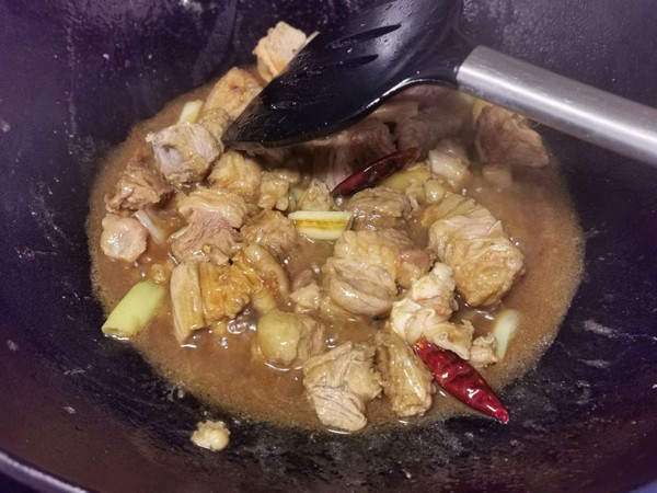 蔬菜燉牛肉貼餅子的做法-家常味燉菜譜