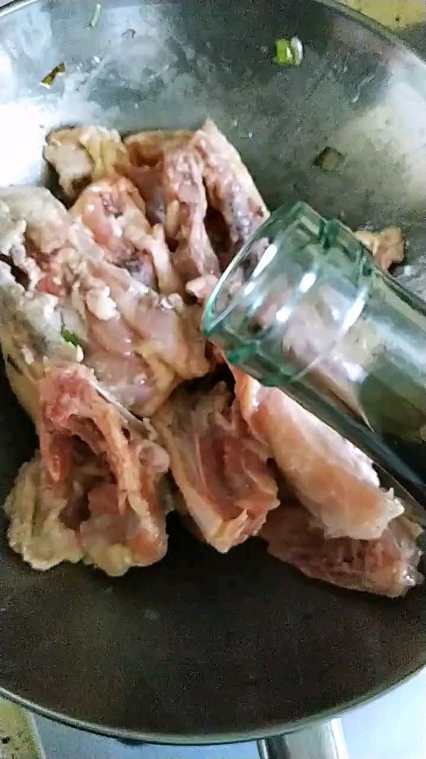 紅燒雞骨架的做法-咸鮮味煮菜譜