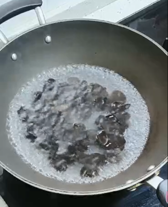 西紅柿木耳炒蛋的做法-酸甜味炒菜譜