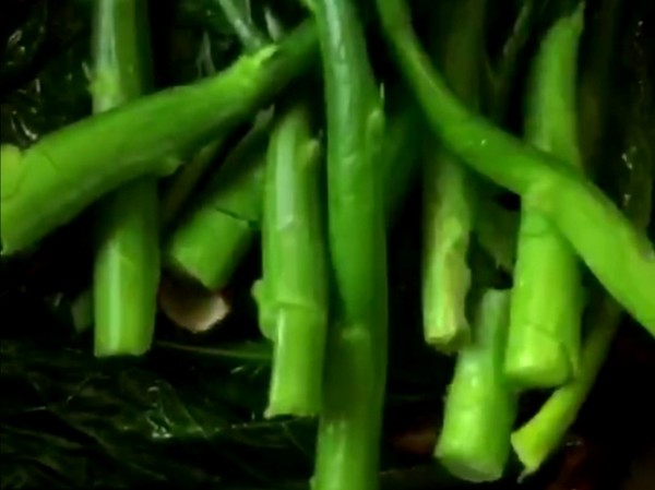 香菇炒芥蘭的做法-家常味炒菜譜