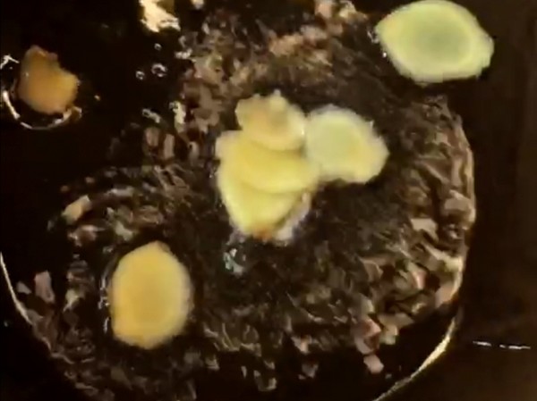 香菇炒芥蘭的做法-家常味炒菜譜