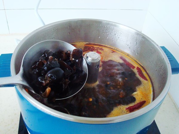 麻辣金針肥牛的做法-麻辣味煮菜譜