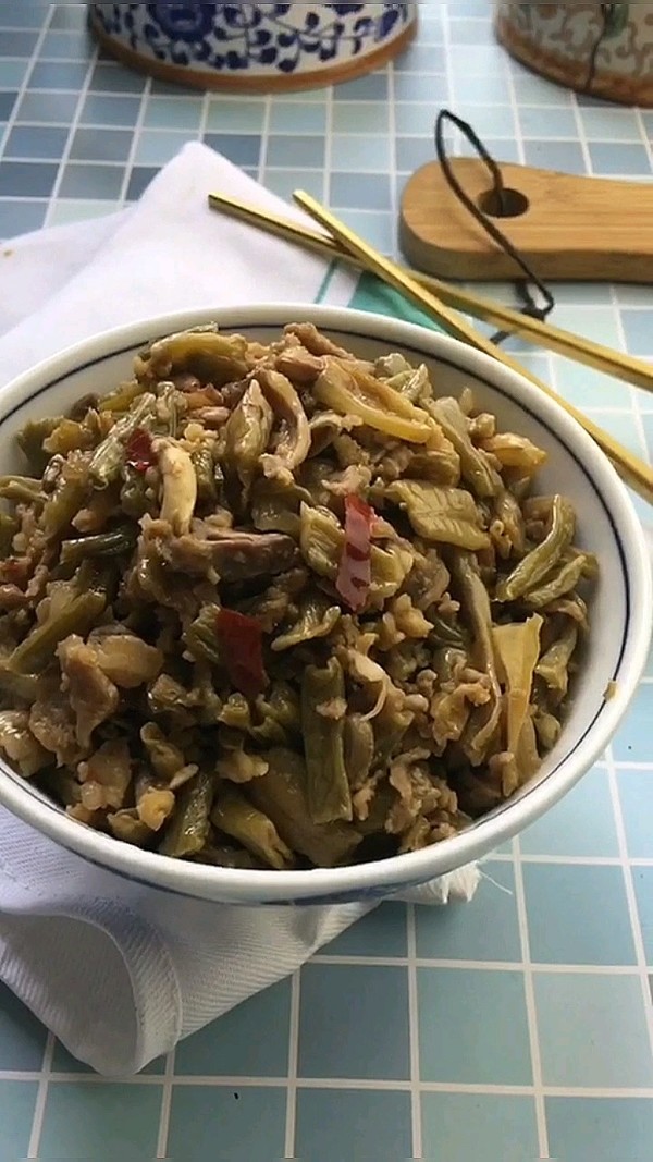 雞雜炒酸豇豆的做法-家常味炒菜譜
