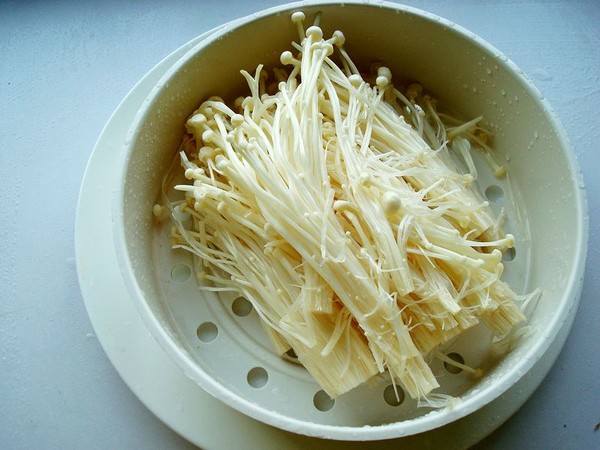 麻辣金針肥牛的做法-麻辣味煮菜譜