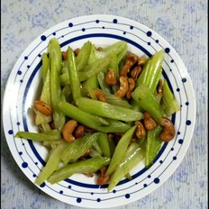 西芹腰果的做法-咸鮮味炒菜譜