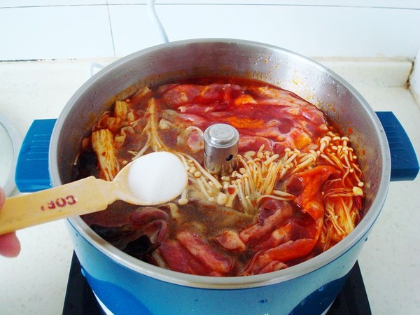 麻辣金針肥牛的做法-麻辣味煮菜譜