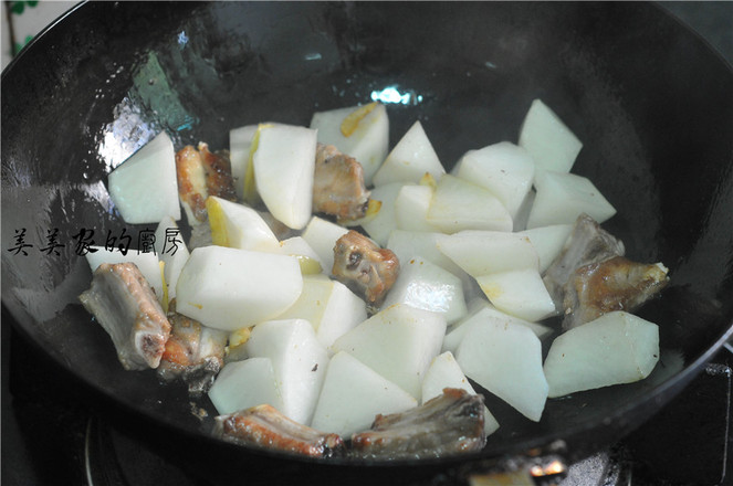 蘿卜腐竹燒排骨的做法-家常味燒菜譜-易網健康養生網 蘿卜腐竹燒排骨的做法-家常味燒菜譜