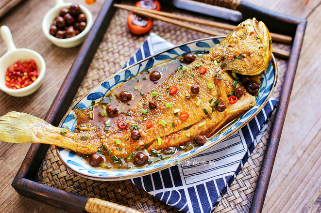 山黃皮燜黃花魚的做法-家常味燜菜譜