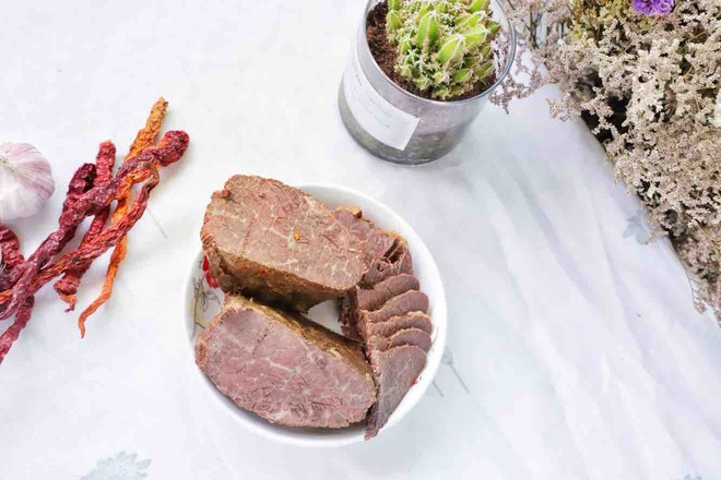 家庭秘?方：香辣鹵牛肉，口口生香，越嚼越香的做法-五香味燉菜譜