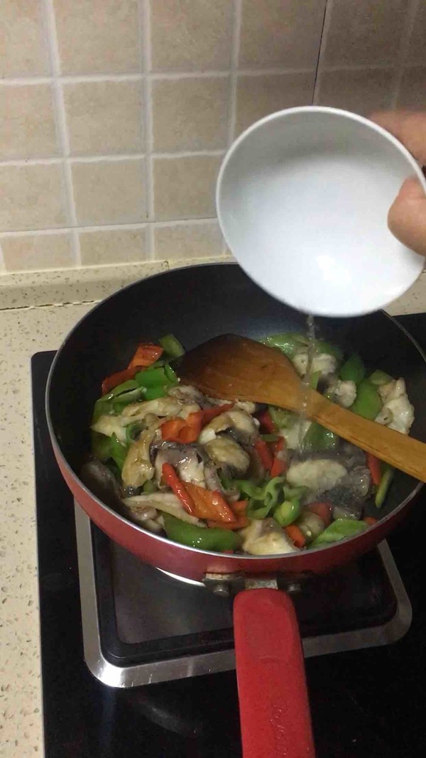 燒魚片的做法-家常味炒菜譜