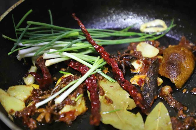 家庭秘?方：香辣鹵牛肉，口口生香，越嚼越香的做法-五香味燉菜譜