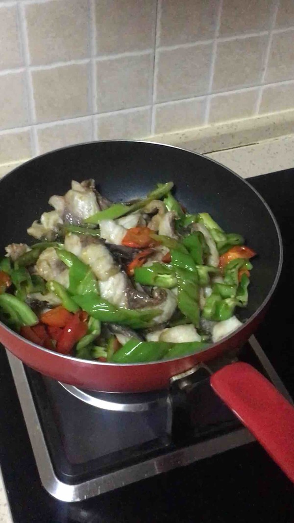 燒魚片的做法-家常味炒菜譜