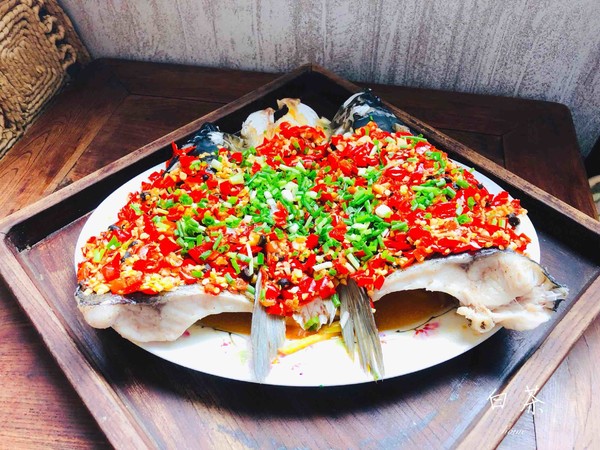 拿的出手的宴客菜，剁椒魚頭，超下飯零失敗的做法-咸鮮味蒸菜譜