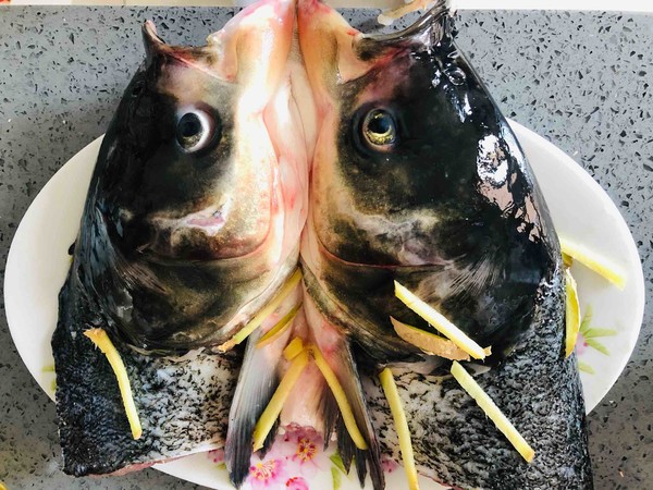 拿的出手的宴客菜，剁椒魚頭，超下飯零失敗的做法-咸鮮味蒸菜譜