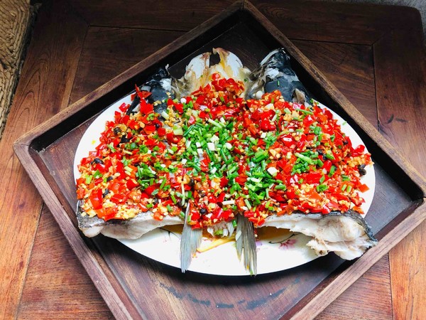 拿的出手的宴客菜，剁椒魚頭，超下飯零失敗的做法-咸鮮味蒸菜譜