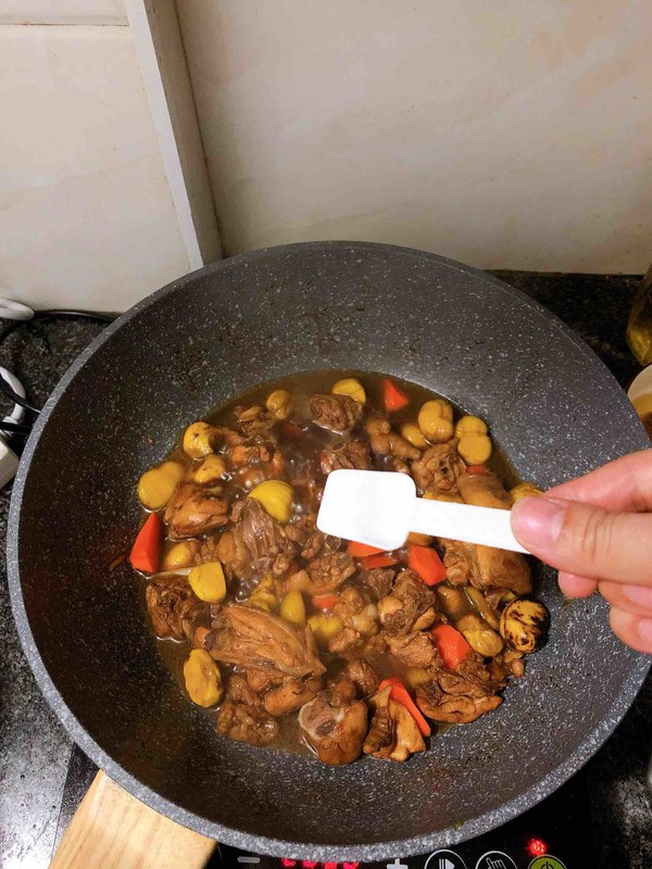 板栗燒雞的做法-醬香味燒菜譜