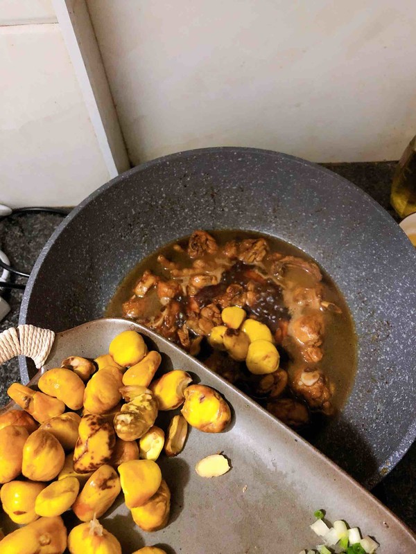 板栗燒雞的做法-醬香味燒菜譜