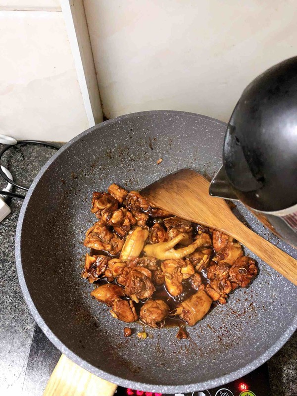 板栗燒雞的做法-醬香味燒菜譜