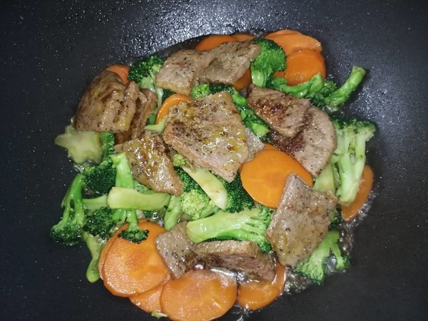 牛排雜燴的做法-家常味炒菜譜