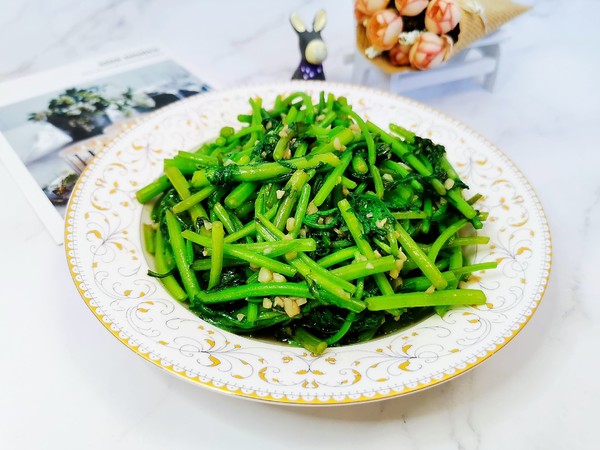 蒜蓉茼蒿的做法-咸鮮味炒菜譜-易網健康養生網 蒜蓉茼蒿的做法-咸鮮味炒菜譜