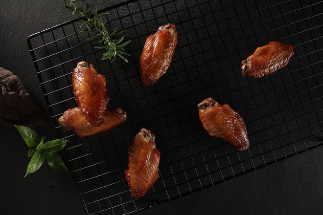 吃雞界明星新奧爾良雞翅的做法-醬香味蒸菜譜-易網健康養生網 吃雞界明星新奧爾良雞翅的做法-醬香味蒸菜譜