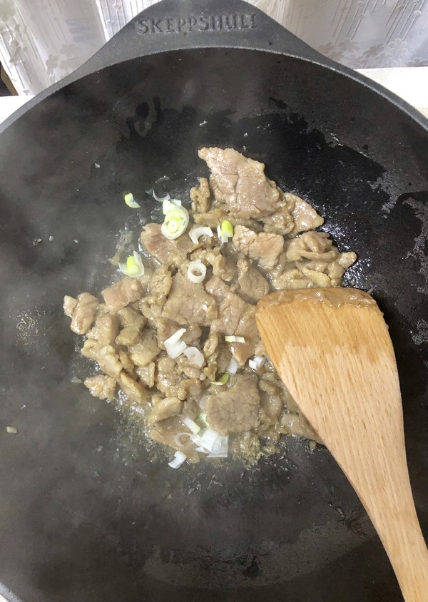 香菜嫩牛肉的做法-咸鮮味燒菜譜