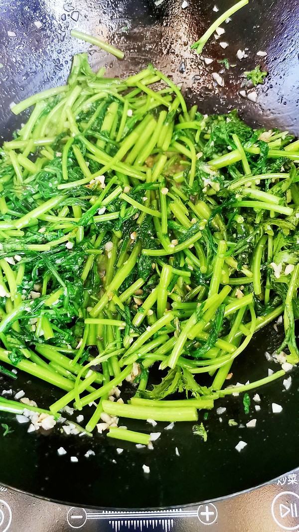 蒜蓉茼蒿的做法-咸鮮味炒菜譜-易網健康養生網 蒜蓉茼蒿的做法-咸鮮味炒菜譜