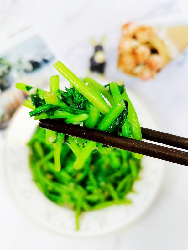 蒜蓉茼蒿的做法-咸鮮味炒菜譜-易網健康養生網 蒜蓉茼蒿的做法-咸鮮味炒菜譜