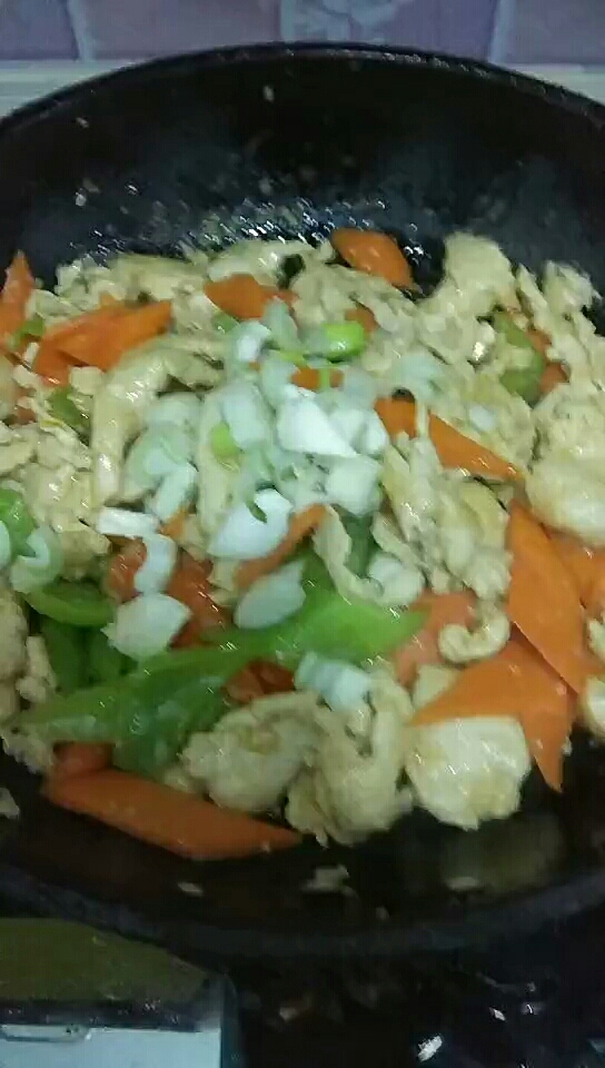 炒雞肉的做法-家常味炒菜譜-易網健康養生網 炒雞肉的做法-家常味炒菜譜