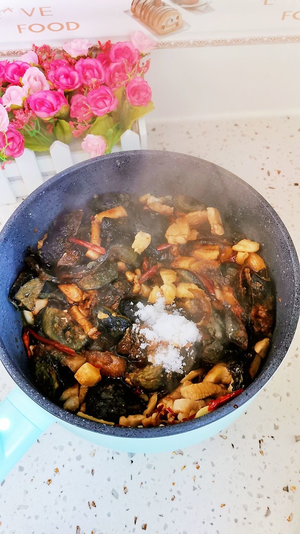 宮保皮蛋（無花生版）的做法-咸鮮味炒菜譜