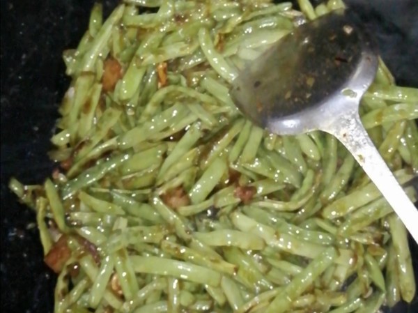 干煸四季豆的做法-家常味炒菜譜
