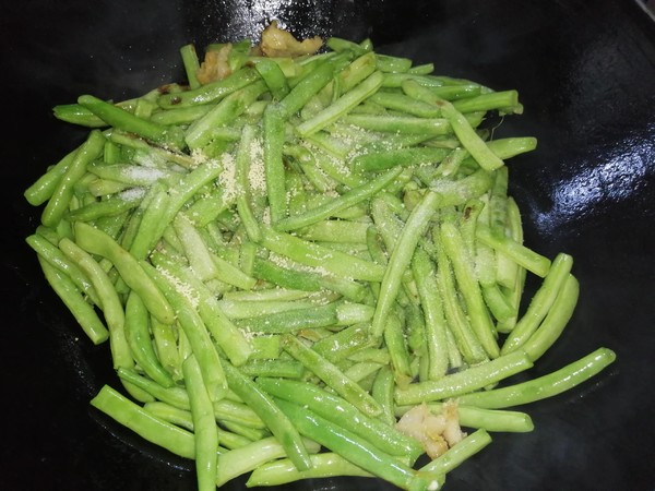 干煸四季豆的做法-家常味炒菜譜