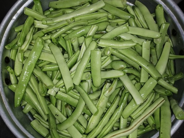 干煸四季豆的做法-家常味炒菜譜
