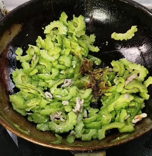 苦瓜炒肉的做法-咸鮮味炒菜譜