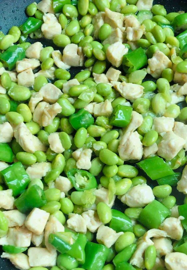 青豆雞丁的做法-家常味炒菜譜