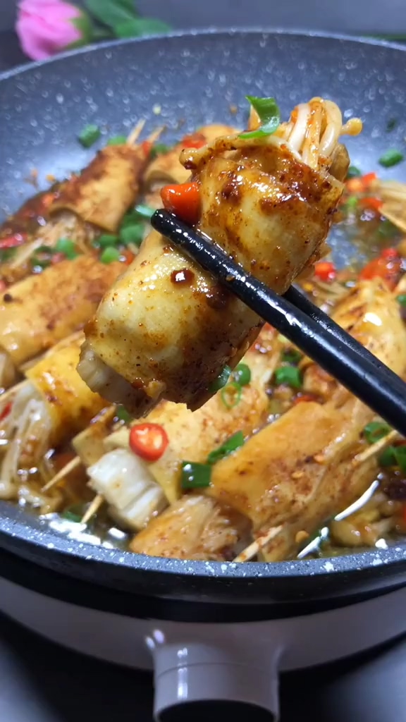 金針菇豆皮卷的做法-咸鮮味炒菜譜