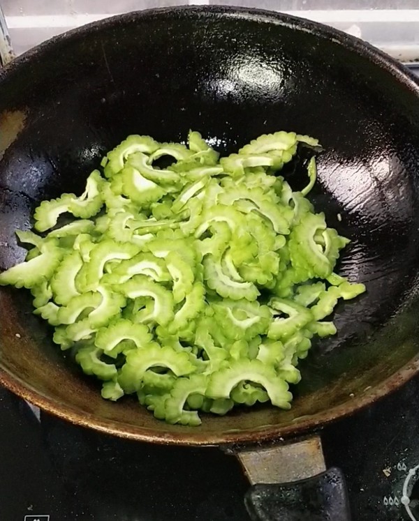 苦瓜炒肉的做法-咸鮮味炒菜譜