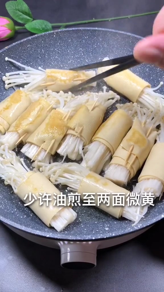 金針菇豆皮卷的做法-咸鮮味炒菜譜