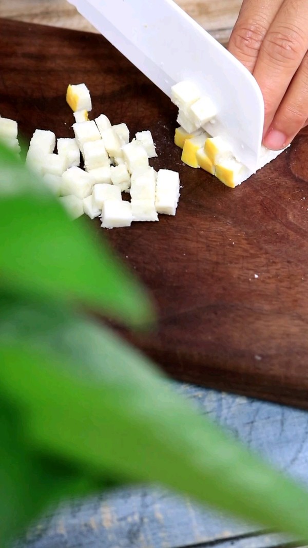 魚糕沙拉雞蛋杯的做法-酸辣味拌菜譜-易網(wǎng)健康養(yǎng)生網(wǎng) 魚糕沙拉雞蛋杯的做法-酸辣味拌菜譜