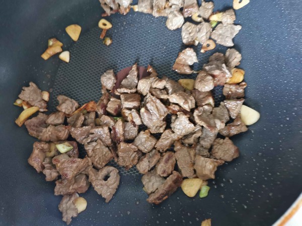 電壓力鍋燉牛肉的做法-家常味燉菜譜