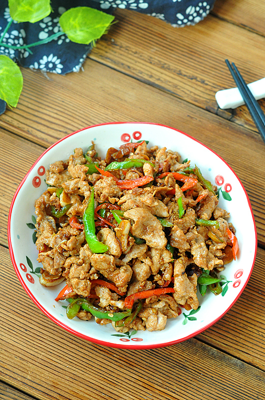 蒜爆肉片的做法-家常味炒菜譜-易網健康養生網 蒜爆肉片的做法-家常味炒菜譜