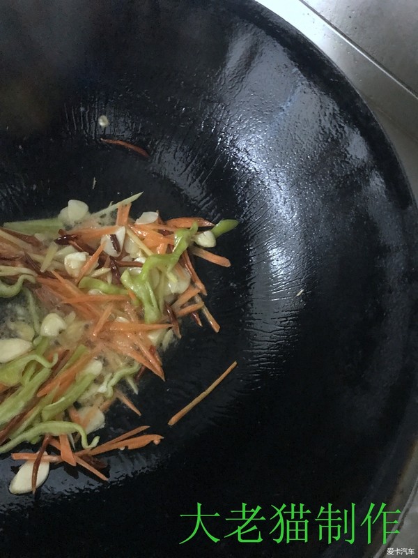 火爆牛心菜的做法-香辣味爆菜譜