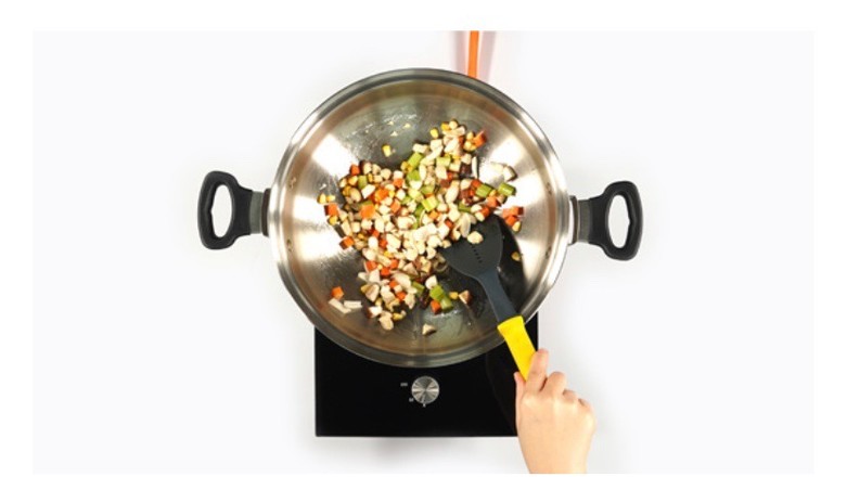 五彩雞胸肉的做法-咸鮮味炒菜譜