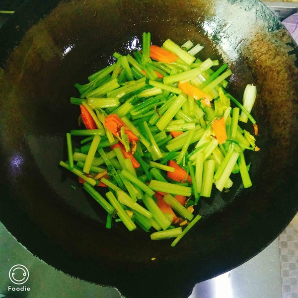 爆炒豆腐干的做法-家常味爆菜譜