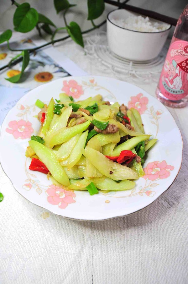 芥蘭炒肉絲的做法-家常味炒菜譜