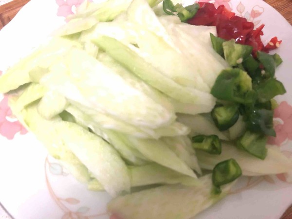 芥蘭炒肉絲的做法-家常味炒菜譜