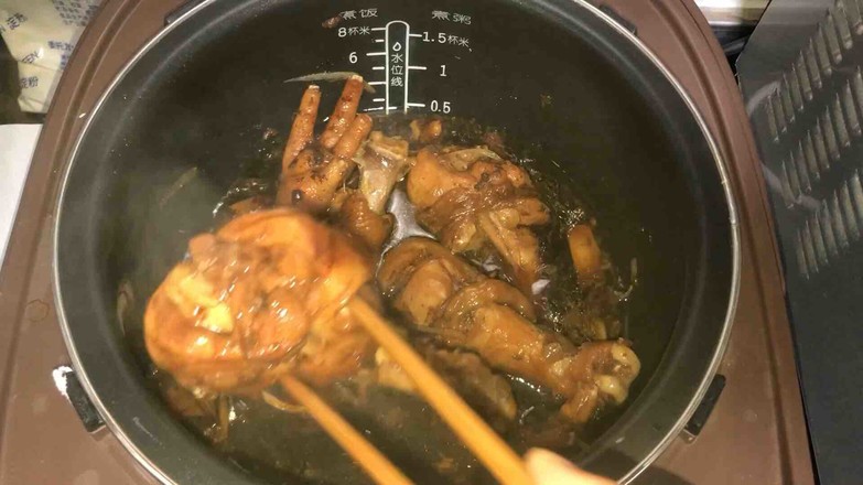 電飯煲雞腿雞爪的做法-家常味煲菜譜