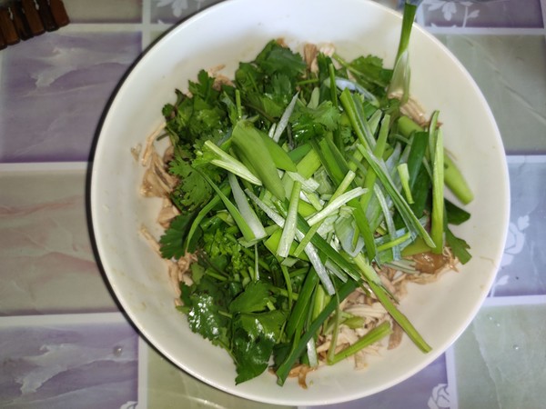 油茶籽油拌雞絲的做法-麻辣味拌菜譜-易網(wǎng)健康養(yǎng)生網(wǎng) 油茶籽油拌雞絲的做法-麻辣味拌菜譜