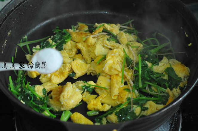 雞蛋炒香菜的做法-家常味炒菜譜-易網健康養生網 雞蛋炒香菜的做法-家常味炒菜譜